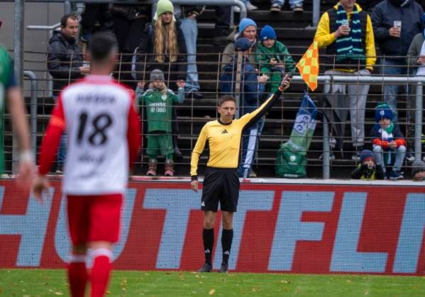 Thibaut Scheer (Schiedsrichter) FC Gütersloh - Sportfreunde Siegen 26.10.2025 Fussball, Regionalliga West, 13. Spieltag, GER, Heidewaldstadion, Gütersloh Copyright: MarcoxBader