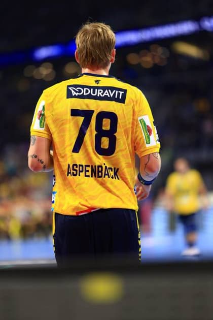 RECORD DATE NOT STATED Edwin Aspenbäck (78; Rhein Neckar Löwen) steht auf dem Spielfeld Edwin Aspenbäck (78; Rhein Neckar Löwen) auf dem Spielfeld Copyright: xSpeedshotx