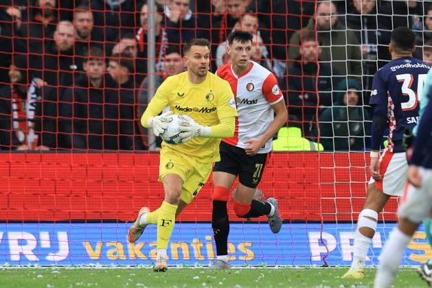 ROTTERDAM , 26-10-2025 , Stadium Feijenoord De Kuip , season 2025 2026 , Dutch Eredivisie football , match between Feyenoord and PSV , Feyenoord goalkeeper Timon Wellenreuther Feyenoord - PSV  x31698982x Copyright: