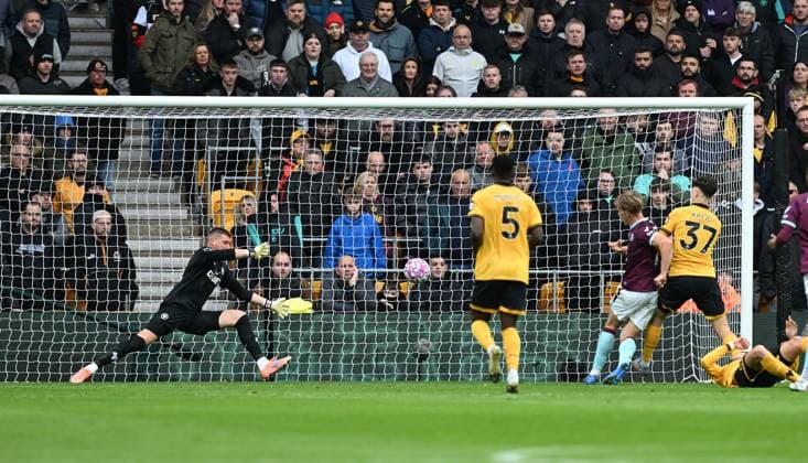 Zian Flemming of Burnley scores the team s second goal Wolverhampton Wanderers v Burnley, Premier League, Football, Molineux, Wolverhampton, UK - 26 Oct 2025Wolverhampton Molineux United Kingdom EDITORIAL USE ONLY No use with unauthorised audio, video, data, fixture lists, club league logos or live services. Online in-match use limited to 120 images, no video emulation. No use in betting, games or single club league player publications. Copyright: xAnnaxGowthorpe Shutterstockx 15593503w