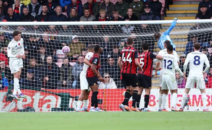 Bournemouth, England, 26th October 2025. Marcus Tavernier (not pictured) of Bournemouth scores directly from a corner to make it 1-0 during the AFC Bournemouth vs Nottingham Forest Premier League match at the Vitality Stadium, Bournemouth. Picture credit should read: Paul Terry Sportimage EDITORIAL USE ONLY. No use with unauthorised audio, video, data, fixture lists, club league logos or live services. Online in-match use limited to 120 images, no video emulation. No use in betting, games or single club league player publications. SPI_011_PT_Bournemouth_Notts_Forest SPI-4239-0011
