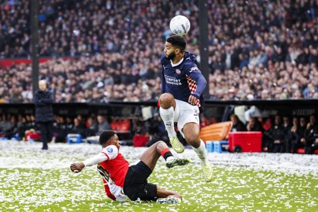 ROTTERDAM - (l-r) Givairo Read of Feyenoord and Ismael Saibari of PSV Eindhoven during the Dutch Eredivisie match between Feyenoord and PSV at Feyenoord Stadium De Kuip on October 26, 2025, in Rotterdam, Netherlands. ANP BAS CZERWINSKI Eredivisie 2025-2026 xVIxANPxSportx xxANPxIVx 540363329 originalFilename: 540363329.jpg