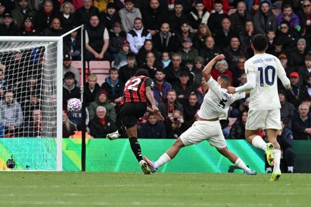 Bournemouth v Nottingham Forest Premier League 26 10 2025. Goal 2-0 - Eli Junior Kroupi (22) of AFC Bournemouth scores the second goal during the Premier League match between Bournemouth and Nottingham Forest at the Vitality Stadium, Bournemouth, England on 26 October 2025. Bournemouth Vitality Stadium Dorset England Editorial use only DataCo restrictions apply See www.football-dataco.com , Copyright: xGrahamxHuntx PSI-23107-0034
