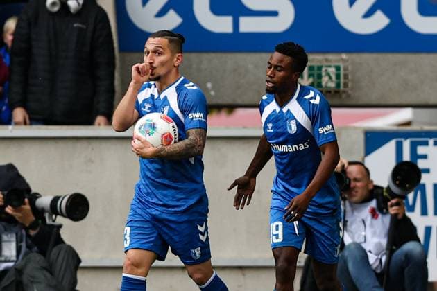 Torjubel - Torschütze Baris Atik (1. FC Magdeburg,23) trifft zum 1-0, das Tor wird wegen Abseits nicht gegeben - 2. Fußball Bundesliga Saison 2025-2026 1. FC Magdeburg vs. Preussen Münster in der Avnet Arena in Magdeburg - Aktion,Fußball,Mann,Männer,Deutschland,26.10.2025