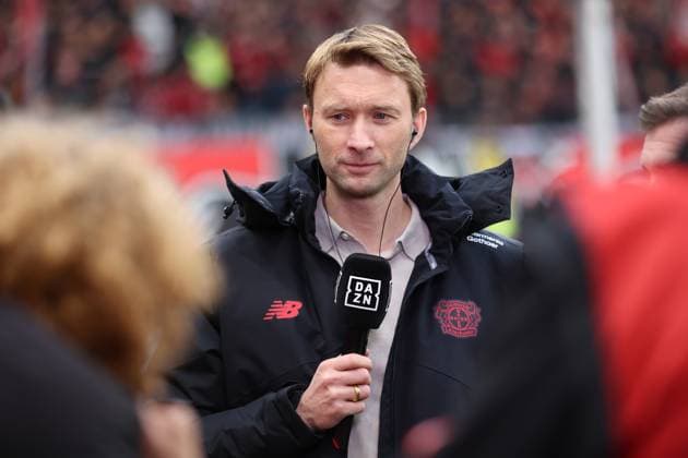 Simon Rolfes GER, Bayer Leverkusen gegen SC Freiburg, Fussball, 1.Liga, 8.Spieltag, Spielzeit 2025 2026, 26.10.2025 DFL REGULATIONS PROHIBIT ANY USE OF PHOTOGRAPHS AS IMAGE SEQUENCES AND OR QUASI-VIDEO GER, Bayer Leverkusen gegen SC Freiburg, Fussball, 1.Liga, 8.Spieltag, Spielzeit 2025 2026, 26.10.2025 Leverkusen Copyright: xEibner-Pressefoto FrankxZeisingx EP_FZG