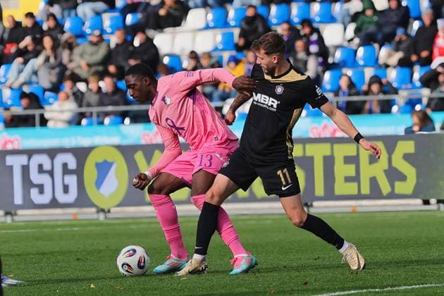 v. li. im Zweikampf David Mokwa Ntusu (TSG Hoffenheim II, 13), Eric Uhlmann (FC Erzgebirge Aue, 11) GER, TSG 1899 Hoffenheim II gegen FC Erzgebirge Aue, Fussball, 3.Liga, 12.Spieltag, Spielzeit 2025 2026, 26.10.2025. (DFL DFB REGULATIONS PROHIBIT ANY USE OF PHOTOGRAPHS as IMAGE SEQUENCES and or QUASI-VIDEO). GER,TSG 1899 Hoffenheim II gegen FC Erzgebirge Aue, Fussball, 3.Liga, 12.Spieltag, Spielzeit 2025 2026, 26.10.2025. Hoffenheim Copyright: xEibner-Pressefoto JoergxHirschx EP_JHH
