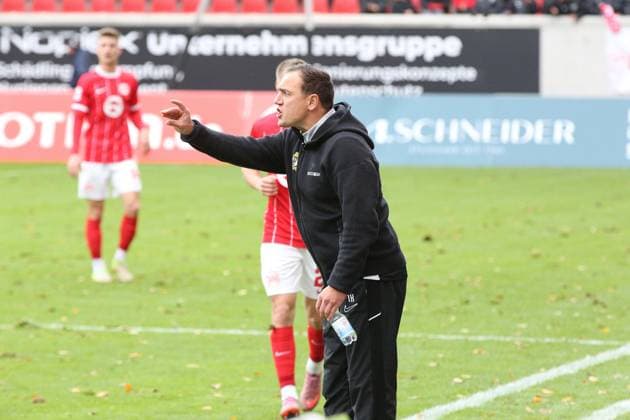 26.10.2025 xmgoodx Offenbach am Main, Sparda-Bank-Hessen Stadion - Stadion Bieberer Berg Regionalliga Saison 2025 2026 Kickers Offenbach (OFC) - SV Eintracht Trier 05 Trainer Thomas Klasen (SV Eintracht Trier 05)