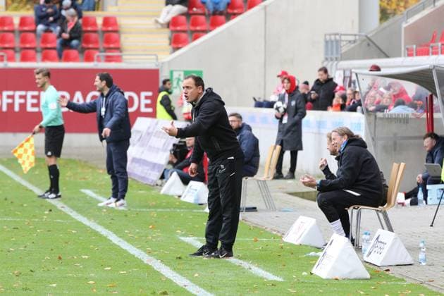 26.10.2025 xmgoodx Offenbach am Main, Sparda-Bank-Hessen Stadion - Stadion Bieberer Berg Regionalliga Saison 2025 2026 Kickers Offenbach (OFC) - SV Eintracht Trier 05 Trainer Thomas Klasen (SV Eintracht Trier 05)