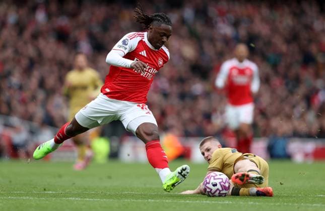 Arsenal v Crystal Palace 26 October 2025 London - Premier League Football - Arsenal v Crystal Palace - Eberechi Eze of Arsenal is tackled by Adam Wharton of Crystal Palace - (Photo by Mark Leech). London UK Copyright: xMarkxLeechxOffside