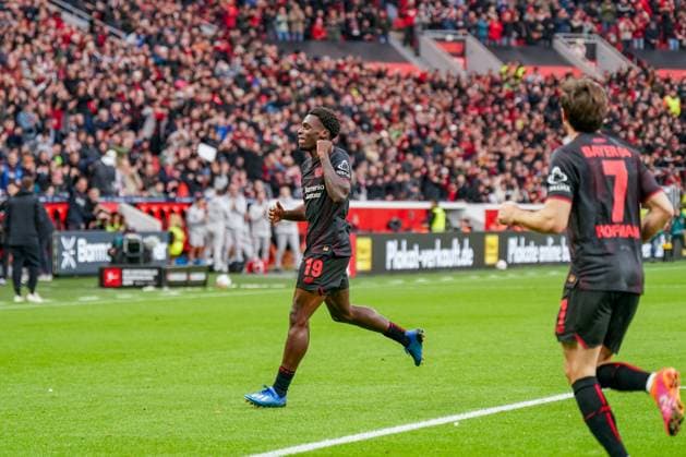 Deutschland: Fussball Bundesliga 2025 26, 8. Spieltag - Bayer 04 Leverkusen vs SC Freiburg - BayArena (Leverkusen): Tor und Torjubel zum 1:0 durch Ernest Poku (Bayer 04 Leverkusen, 19) Freude, Emotionen, Jubel mit Jonas Hofmann (Bayer 04 Leverkusen, 7) Leverkusen Nordrhein-Westfalen Deutschland Copyright: xJOERANxSTEINSIEKx