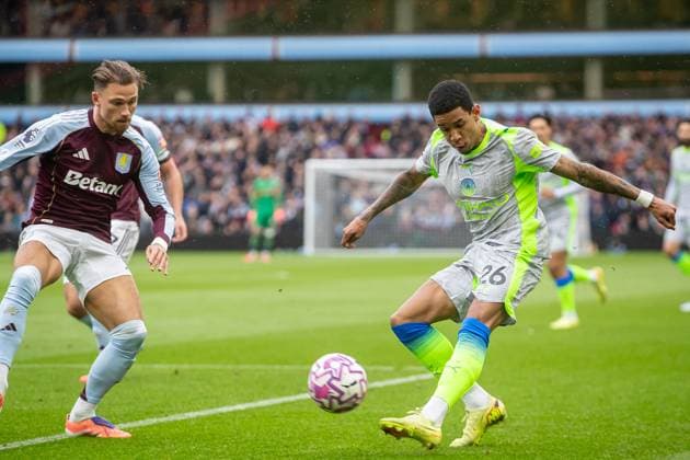 Aston Villa v Manchester City Premier League 26 10 2025. Manchester City midfielder Savinho (26) crosses the ball during the Premier League match between Aston Villa and Manchester City at Villa Park, Birmingham, England on 26 October 2025. Editorial use only DataCo restrictions apply See www.football-dataco.com , Copyright: xManjitxNarotrax PSI-23113-0033