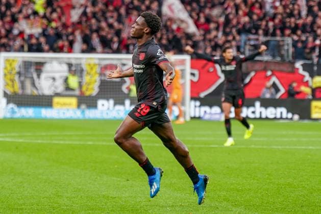 Deutschland: Fussball Bundesliga 2025 26, 8. Spieltag - Bayer 04 Leverkusen vs SC Freiburg - BayArena (Leverkusen): Tor und Torjubel zum 1:0 durch Ernest Poku (Bayer 04 Leverkusen, 19) Freude, Emotionen, Jubel Leverkusen Nordrhein-Westfalen Deutschland Copyright: xJOERANxSTEINSIEKx