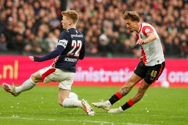 2025-10-26 Feyenoord v PSV - Dutch Vriendenloterij Eredivisie ROTTERDAM, NETHERLANDS - OCTOBER 26: Luciano Valente of Feyenoord shoots to score during the Dutch Vriendenloterij Eredivisie match between Feyenoord and PSV at Stadion Feijenoord on October 26, 2025 in Rotterdam, Netherlands. Rotterdam Stadion Feijenoord Netherlands Content not available for redistribution in The Netherlands directly or indirectly through any third parties. Copyright: xHansxvanxderxValkx
