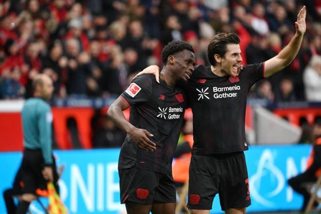 Leverkusen Jubel 1:0 Ernest Poku (Bayer 04 Leverkusen), Jonas Hofmann (Bayer 04 Leverkusen), v.li. 26.10.2025, Fussball 1. Bundesliga, Saison 2025 2026, 8. Spieltag, Bayer 04 Leverkusen - SC Freiburg DFL regulations prohibit any use of photographs as image sequences and or quasi-video Leverkusen BayArena Nordrhein Westfalen Deutschland
