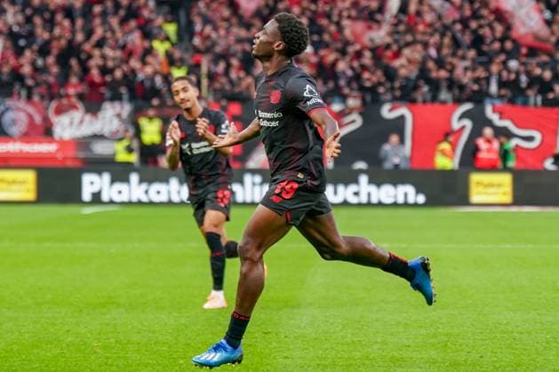 Deutschland: Fussball Bundesliga 2025 26, 8. Spieltag - Bayer 04 Leverkusen vs SC Freiburg - BayArena (Leverkusen): Tor und Torjubel zum 1:0 durch Ernest Poku (Bayer 04 Leverkusen, 19) Freude, Emotionen, Jubel Leverkusen Nordrhein-Westfalen Deutschland Copyright: xJOERANxSTEINSIEKx