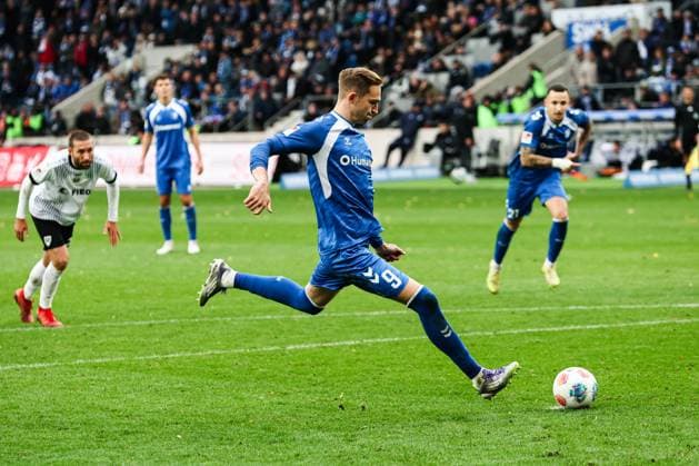 Torschütze Maximilian Breunig (1. FC Magdeburg,9) trifft per Elfmeter zum 1-0 - 2. Fußball Bundesliga Saison 2025-2026 1. FC Magdeburg vs. Preussen Münster in der Avnet Arena in Magdeburg - Aktion,Fußball,Mann,Männer,Deutschland,26.10.2025