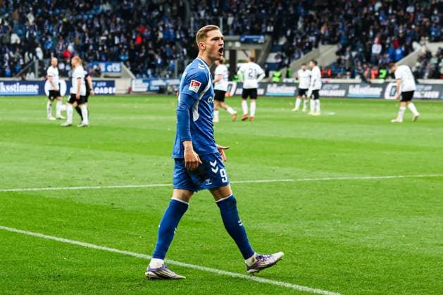 Torjubel - Torschütze Maximilian Breunig (1. FC Magdeburg,9) trifft per Elfmeter zum 1-0 - 2. Fußball Bundesliga Saison 2025-2026 1. FC Magdeburg vs. Preussen Münster in der Avnet Arena in Magdeburg - Aktion,Fußball,Mann,Männer,Deutschland,26.10.2025