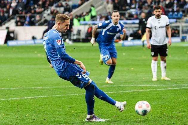 Torschütze Maximilian Breunig (1. FC Magdeburg,9) trifft per Elfmeter zum 1-0 - 2. Fußball Bundesliga Saison 2025-2026 1. FC Magdeburg vs. Preussen Münster in der Avnet Arena in Magdeburg - Aktion,Fußball,Mann,Männer,Deutschland,26.10.2025
