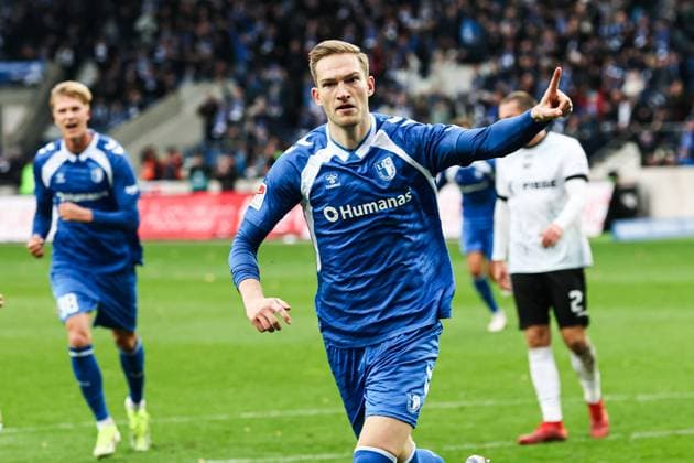Torjubel - Torschütze Maximilian Breunig (1. FC Magdeburg,9) trifft per Elfmeter zum 1-0 - 2. Fußball Bundesliga Saison 2025-2026 1. FC Magdeburg vs. Preussen Münster in der Avnet Arena in Magdeburg - Aktion,Fußball,Mann,Männer,Deutschland,26.10.2025