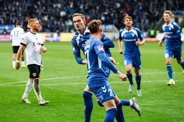 Torjubel - Torschütze Maximilian Breunig (1. FC Magdeburg,9) trifft per Elfmeter zum 1-0 - 2. Fußball Bundesliga Saison 2025-2026 1. FC Magdeburg vs. Preussen Münster in der Avnet Arena in Magdeburg - Aktion,Fußball,Mann,Männer,Deutschland,26.10.2025