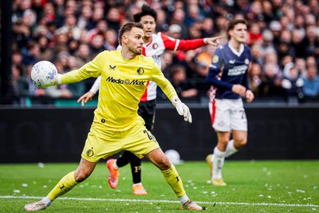 Goalkeeper Timon Wellenreuther of Feyenoord Rotterdam throws a ball Feyenoord Rotterdam v PSV Eindhoven, Eredivisie, Feyenoord Rotterdam v PSV Eindhoven, De Kuip, October 26, 2025, Rotterdam, Netherlands.