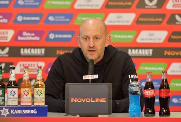 26.10.2025 - Fussball - Saison 2025 2026 - 2. Fussball - Bundesliga - 10. Spieltag: 1. FC Kaiserslautern FCK ( Lautern Roten Teufel ) - 1. FC Nürnberg FCN ( Club ) - Sportfoto Zink DaMa - xdaxmax - DFL regulations prohibit any use of photographs as image sequences and or quasi-video - only for editorial use - Torsten Lieberknecht (Trainer 1. FC Kaiserslautern FCK ) spricht in Pressekonferenz