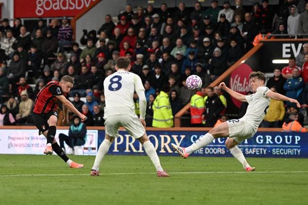 Bournemouth v Nottingham Forest Premier League 26 10 2025. Adrien Truffert (3) of AFC Bournemouth shoots at goal during the Premier League match between Bournemouth and Nottingham Forest at the Vitality Stadium, Bournemouth, England on 26 October 2025. Bournemouth Vitality Stadium Dorset England Editorial use only DataCo restrictions apply See www.football-dataco.com , Copyright: xGrahamxHuntx PSI-23107-0059