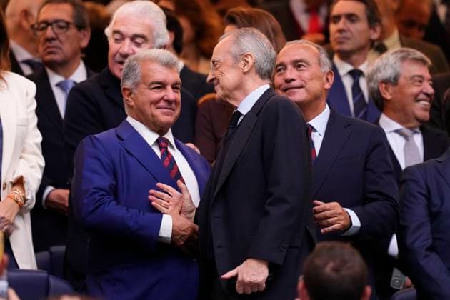 Real Madrid CF v FC Barcelona, Barca - LaLiga EA Sports Joan laporta Barcelona president and Florentino Perez Real Madrid President during the La Liga EA Sports match between Real Madrid CF and FC Barcelona at Estadio Santiago Bernabeu on October 26, 2025 in Madrid, Spain. Madrid Spain  Copyright: xJosexBretonx originalFilename:bretonhernandez-realmadr251026_npJlG.jpg