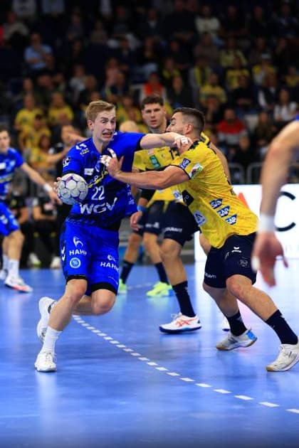 RECORD DATE NOT STATED Torben Matzken (22; TVB 1898 Stuttgart) kämpft um den Ball gegen David Späth (29; Rhein Neckar Löwen) Zweikampf zwischen Torben Matzken (22; TVB 1898 Stuttgart) und David Späth (29; Rhein Neckar Löwen) Copyright: xSpeedshotx