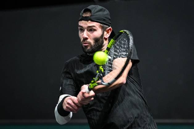 October 26, 2025, Nanterre, France, France: Jacob FEARNLEY of Great Britain during the second qualifying day of the Rolex Paris Masters 1000 tennis tournament at Paris La Defense Arena on October 26, 2025 in Nanterre near Paris, France. Nanterre France - ZUMAm308 20251026_zsp_m308_038 Copyright: xMatthieuxMirvillex