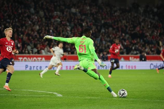 FOOTBALL : LOSC Lille vs Metz - Ligue 1 J9 - 26 10 2025 Pape SY (Metz) lors du match LOSC Lille vs Metz, Ligue 1 J9, Decathlon Arena stade Pierre Mauroy, le 26 octobre 2025 - photo Laurent Sanson PsnewZ  Copyright: xLaurentxSANSONx xPsnewZx