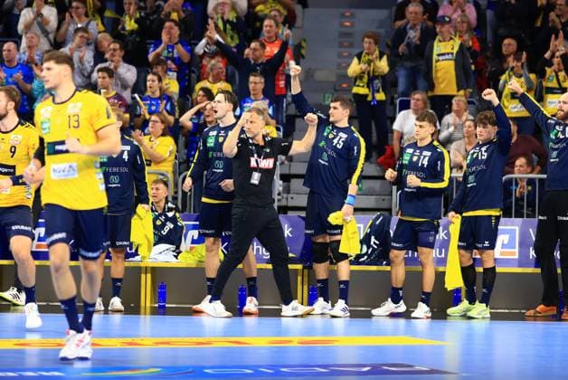 RECORD DATE NOT STATED Maik Machulla (T, Rhein Neckar Löwen) , ,Halil Jaganjac (45; Rhein Neckar Löwen), Gino Steenaerts (14; Rhein Neckar Löwen), David More (15; Rhein Neckar Löwen), Robert Timmermeister (7; Rhein Neckar Löwen), Sebastian Heymann (13; Rhein Neckar Löwen) und Mike Jensen (20; Rhein Neckar Löwen) jubeln gemeinsam auf der Bank Jubel von Halil Jaganjac (45; Rhein Neckar Löwen) und Teamkollegen Copyright: xSpeedshotx
