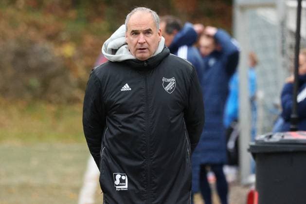 Trainer Frank Germann (FF) Sonntag 26.10.2025, Frauen Westfalenliga Saison 25 26 - 10. Spieltag in Freudenberg, SV Fortuna Freudenberg - FC Schalke 04