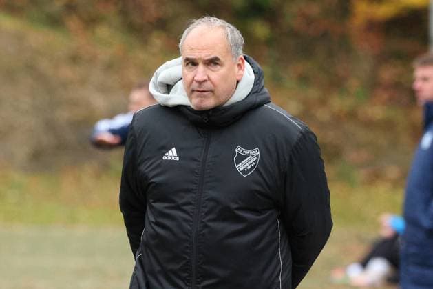 Trainer Frank Germann (FF) Sonntag 26.10.2025, Frauen Westfalenliga Saison 25 26 - 10. Spieltag in Freudenberg, SV Fortuna Freudenberg - FC Schalke 04