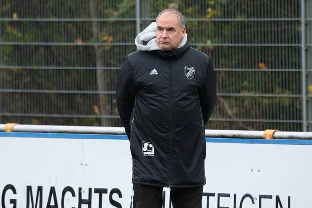 Trainer Frank Germann (FF) Sonntag 26.10.2025, Frauen Westfalenliga Saison 25 26 - 10. Spieltag in Freudenberg, SV Fortuna Freudenberg - FC Schalke 04