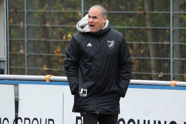 Trainer Frank Germann (FF) Sonntag 26.10.2025, Frauen Westfalenliga Saison 25 26 - 10. Spieltag in Freudenberg, SV Fortuna Freudenberg - FC Schalke 04