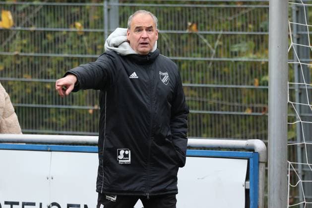 Trainer Frank Germann (FF) Sonntag 26.10.2025, Frauen Westfalenliga Saison 25 26 - 10. Spieltag in Freudenberg, SV Fortuna Freudenberg - FC Schalke 04