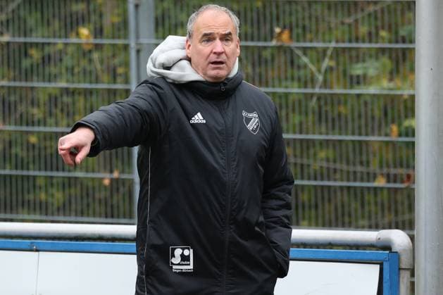 Trainer Frank Germann (FF) Sonntag 26.10.2025, Frauen Westfalenliga Saison 25 26 - 10. Spieltag in Freudenberg, SV Fortuna Freudenberg - FC Schalke 04