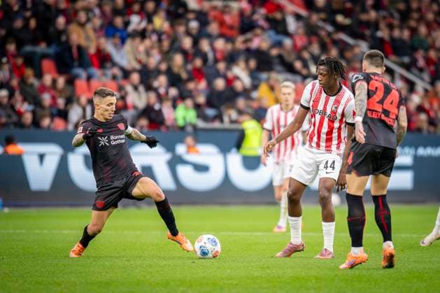 LEVERKUSEN, GERMANY - OCTOBER 26: Alejandro Grimaldo (Bayer 04 Leverkusen, 20) during the Bundesliga match (gameday 8) between Bayer 04 Leverkusen vs. SC Freiburg at BayArena on October 26, 2025 in Leverkusen, Germany. (Photo by Axel Kohring Beautiful Sports) DFL REGULATIONS PROHIBIT ANY USE OF PHOTOGRAPHS AS IMAGE SEQUENCES AND OR QUASI-VIDEO. Nordrhein-Westfalen Germany Copyright: xBEAUTIFULxSPORTS AxelxKohringx