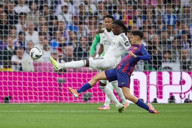 Pedri Gonzalez FC Barcelona, Barca and Eduardo Camavinga (Real Madrid CF) battle for the ball during the LaLiga EA Sports match between Real Madrid v FC Barcelona at Santiago BernabÃ u on October 26, 2025 in Madrid, Spain. (Photo by Manu Reino DeFodi Images) Pedri Gonzalez FC Barcelona and Eduardo Camavinga Real Madrid CF battle for the ball during the LaLiga EA Sports match between Real Madrid v FC Barcelona at Santiago BernabÃ u on October 26, 2025 in Madrid, Spain Photo by Manu Reino DeFodi Images