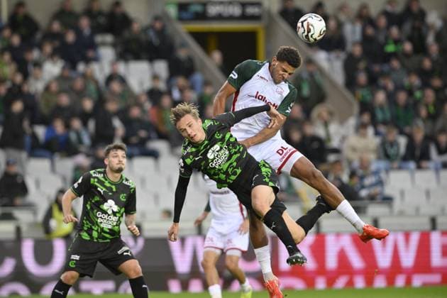 Essevee s Anosike Ementa and Cercle s Edgaras Utkus fight for the ball during a soccer match between Cercle Brugge and Zulte Waregem, Sunday 26 October 2025 in Brugge, on day 12 of the 2025-2026 Jupiler Pro League first division of the Belgian championship. JOHNxTHYS  x138019503x