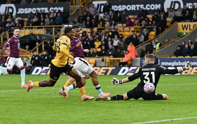 Lyle Foster of Burnley scores the team s third goal Wolverhampton Wanderers v Burnley, Premier League, Football, Molineux, Wolverhampton, UK - 26 Oct 2025Wolverhampton Molineux United Kingdom EDITORIAL USE ONLY No use with unauthorised audio, video, data, fixture lists, club league logos or live services. Online in-match use limited to 120 images, no video emulation. No use in betting, games or single club league player publications. Copyright: xAnnaxGowthorpe Shutterstockx 15593503ar