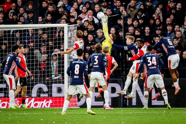 Goalkeeper Timon Wellenreuther of Feyenoord Rotterdam makes a save Feyenoord Rotterdam v PSV Eindhoven, Eredivisie, Feyenoord Rotterdam v PSV Eindhoven, De Kuip, October 26, 2025, Rotterdam, Netherlands.