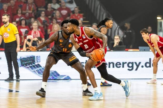 GER, easy-Credit Basketball-Bundesliga, BMA365 Bamberg Baskets - Niners Chemnitz. 26.10.2025, BROSE Arena, Bamberg, GER, easy-Credit Basketball-Bundesliga, BMA365 Bamberg Baskets - Niners Chemnitz. Ejiofor Onu (BMA365 Bamberg Baskets, 35) Foto Alexander Trienitz Bamberg BROSE Arena Bayern Deutschland