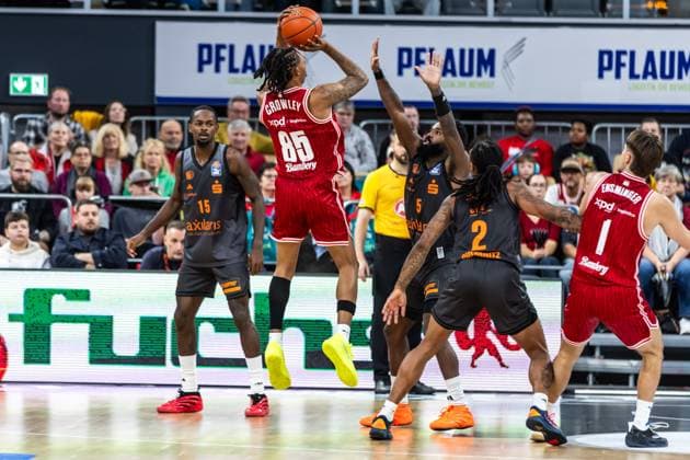 GER, easy-Credit Basketball-Bundesliga, BMA365 Bamberg Baskets - Niners Chemnitz. 26.10.2025, BROSE Arena, Bamberg, GER, easy-Credit Basketball-Bundesliga, BMA365 Bamberg Baskets - Niners Chemnitz. Austin Crowley (BMA365 Bamberg Baskets, 85) Foto Alexander Trienitz Bamberg BROSE Arena Bayern Deutschland