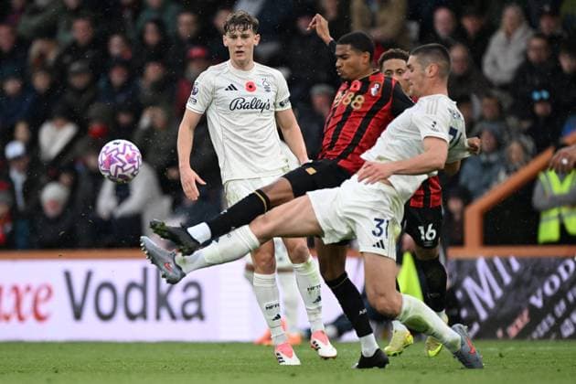 Bournemouth v Nottingham Forest Premier League Alex Jiminez of Bournemouth is challenged by Nikola Milenkovic of Nottingham Forest during the Premier League match at the Vitality Stadium, Bournemouth UK Newspapers OUT Copyright: xJeremyxLandeyx FIL-22402-0061