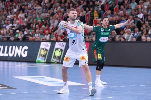 26.10.2025, xgox, Handball - Daikin HBL, TSV Hannover-Burgdorf - SC Magdeburg emspor, v.l. Philipp Weber (Magdeburg, 20) beim Siebenmeter Hannover
