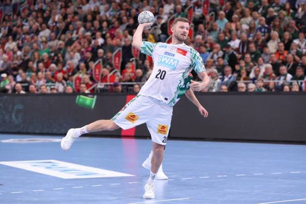 26.10.2025, xgox, Handball - Daikin HBL, TSV Hannover-Burgdorf - SC Magdeburg emspor, v.l. Philipp Weber (Magdeburg, 20) beim Siebenmeter Hannover