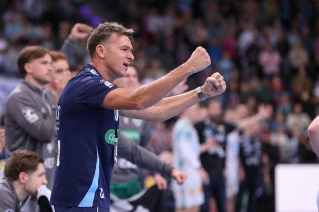 26.10.2025, xgox, Handball - Daikin HBL, TSV Hannover-Burgdorf - SC Magdeburg emspor, v.l. Christian Prokop (Hannover, Trainer) Jubel, Torjubel, jubelt ueber das Tor, celebrate the goal, celebration Hannover