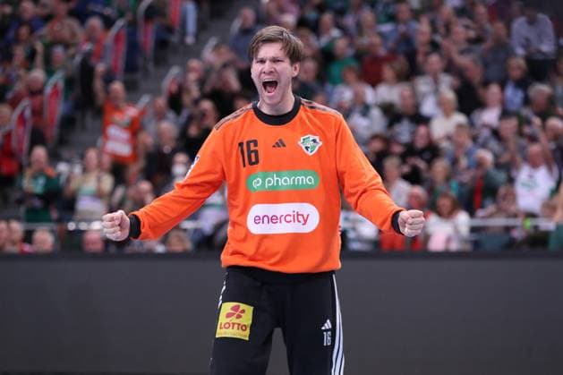 Sport Bilder des Tages 26.10.2025, xgox, Handball - Daikin HBL, TSV Hannover-Burgdorf - SC Magdeburg emspor, v.l. Simon Gade (Hannover, 16) Jubelt ueber gehaltenen Ball, abgewehrt, gehalten, Torhueter Hannover